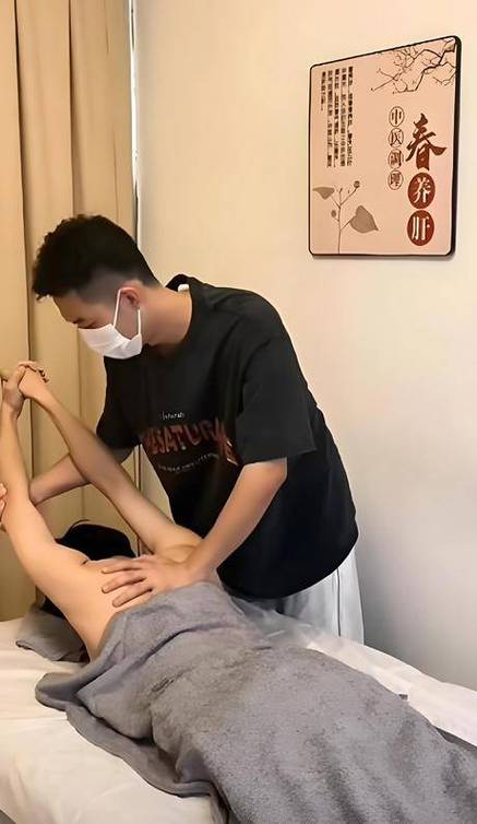 朋友寂寞人妻的相关介绍