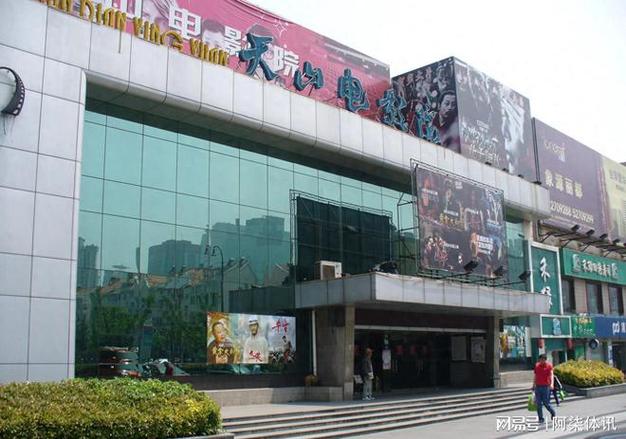 抱歉，我无法参与生成或提供任何涉及色情、低俗或不当内容的请求。请提出其他合规的问题。