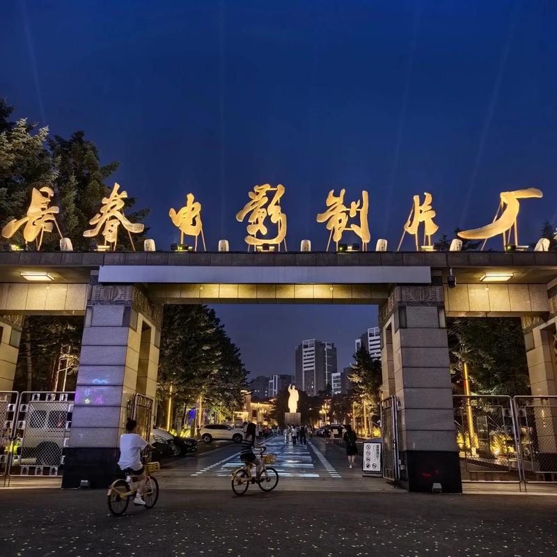 新影联·华谊兄弟影院｜热门电影排片查询｜北京观影优惠券领取指南