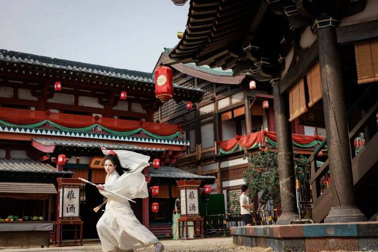 亚洲欧美熟妇熟女魅力鉴赏：熟女韵味、跨国风情与成熟女性穿搭指南
